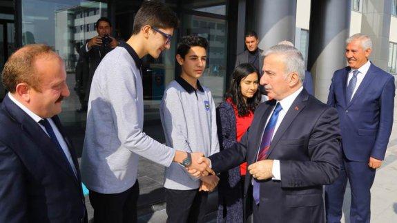 Vali Kamçı Kocasinan Osman Ulubaş Fen Lisesini Ziyaret Etti