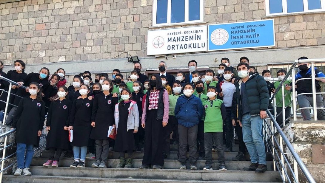 İlçemiz Kaymakamı Sayın İlhan ABAY Mehmet Koçyiğit Ortaokulu ve Mahzemin İmam Hatip Ortaokulunu Ziyaret Etti
