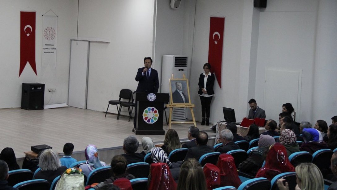 Mehmet Akif Ersoy Ortaokulu'nda  24 Kasım Öğretmenler Günü Programı Gerçekleştirildi.