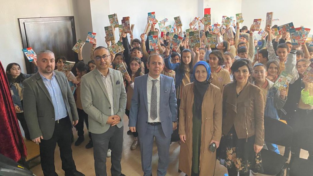 Yazarlar Okurlarıyla Buluşuyor Projesi Kapsamında Eğitimci Yazar Mehmet ALTIPARMAK Öğrencilerimizle Buluştu