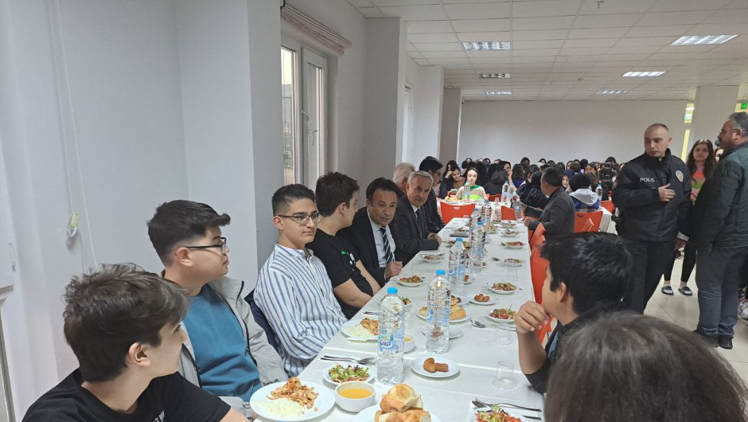 Osman Ulubaş Kayseri Fen Lisesi Öğrencileri İle İftar Yemeği