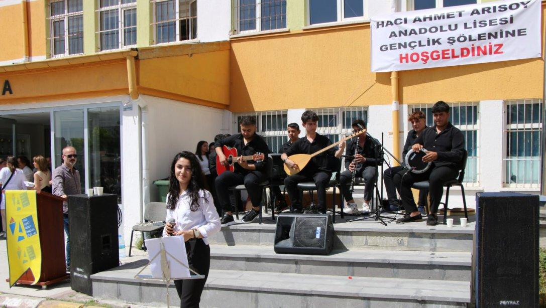 Hacı Ahmet Arısoy Anadolu Lisesinde Gençlik Şöleni Düzenlendi