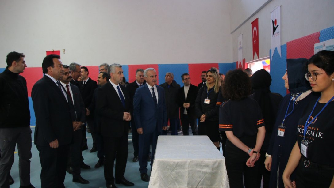 Nuh Mehmet Küçükçalık Anadolu Lisesinin Düzenlediği Tübitak 4006 Bilim Fuarı Açılışı