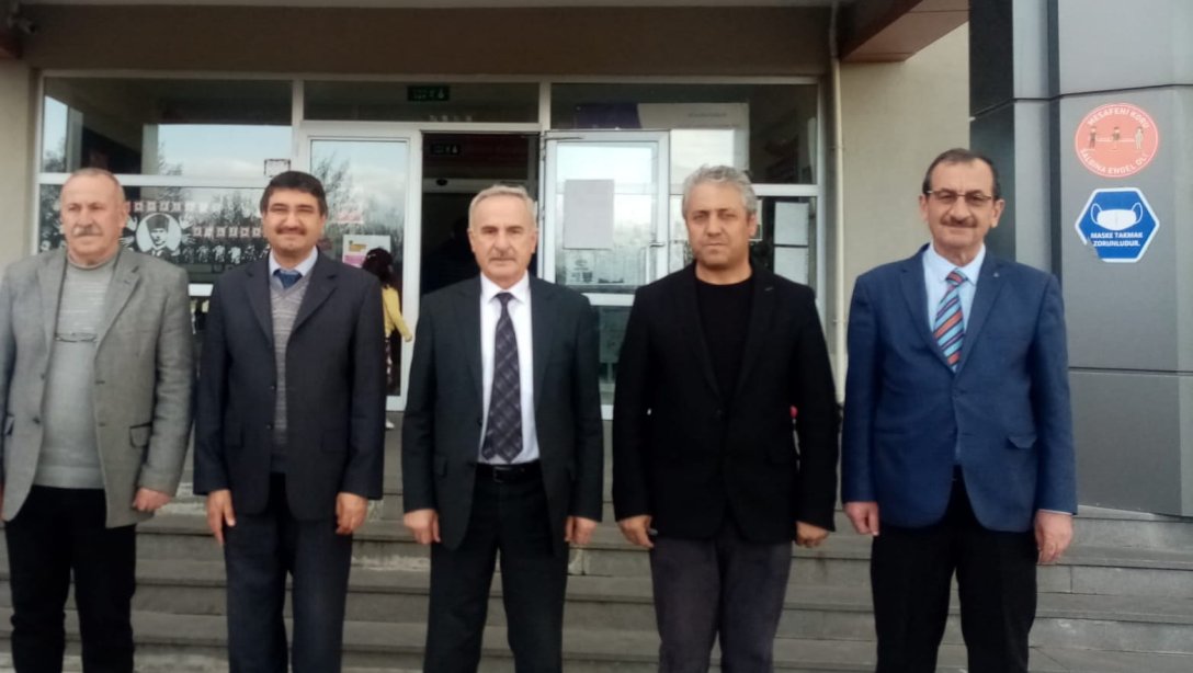 İlçe Milli Eğitim Müdür Vekilimiz Sn. Adnan Göllüoğlu Başkanlığında, Yunus Emre Ortaokulunda Okul Güvenliği ve Öğrencilerin Korunması Toplantısı Düzenlendi