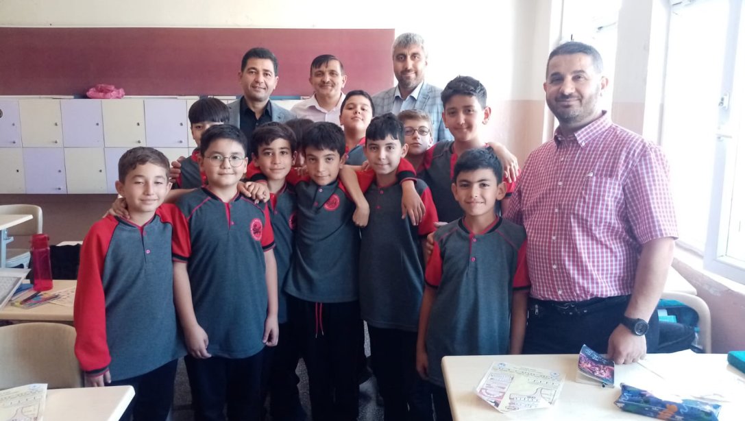 Müdürümüz Sn. Erkan Çiçek, Sabahat Hıfzı Gözübüyük İmam Hatip Ortaokulunda Öğretmen ve Öğrencilerle Bir Araya Geldi