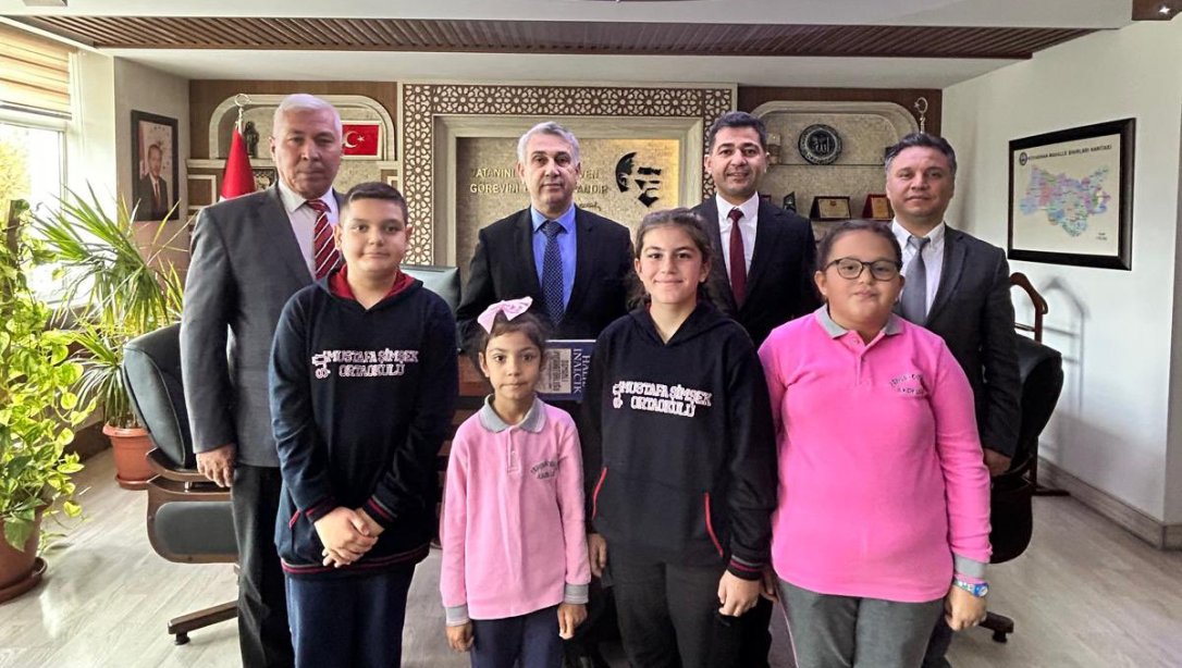 Müdürümüz Erkan Çiçek ile Şehit Üsteğmen Mustafa Şimşek Ortaokulu ve Feridun Cıngıllıoğlu İlkokulu Öğrencileri Sn. Kaymakamımız İlhan Abay'ı Ziyaret Ettiler